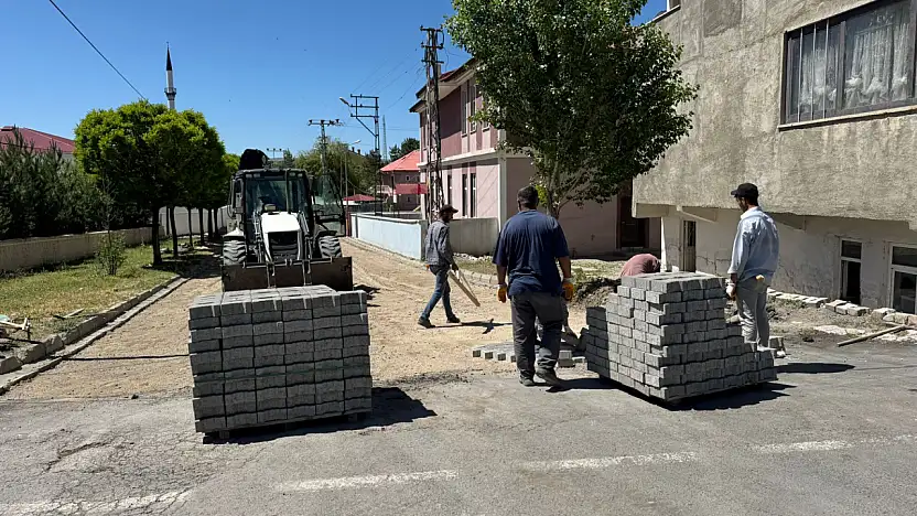 Eleşkirt'te mahalle yolları yenileniyor