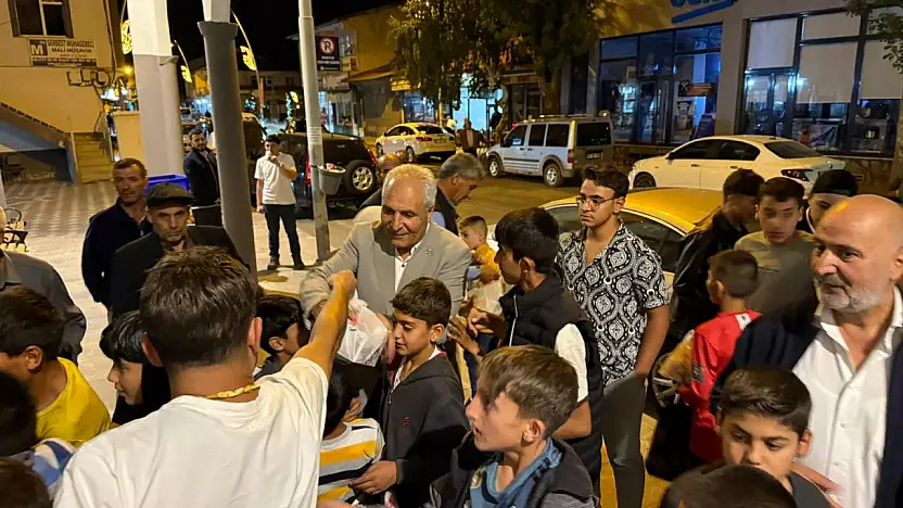 Eleşkirt'te Mevlid Kandili coşkusu: Dualar edildi, kandil dimidi dağıtıldı