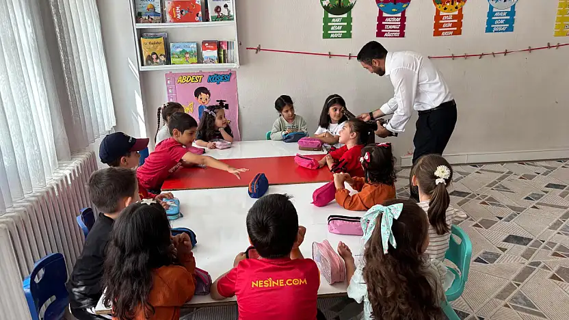 Eleşkirt'te minik öğrencilere Müftü Salı'dan sürpriz