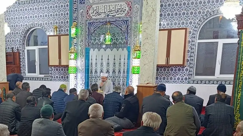 Eleşkirt'te sabah namazında buluştular, helise ikramıyla gönülleri ısıttılar