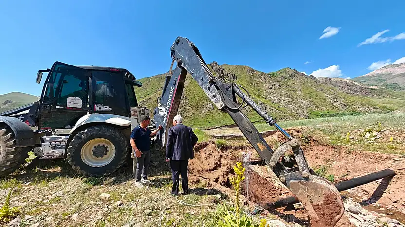 Eleşkirt'te su arızasına belediye ekiplerinden hızlı müdahale