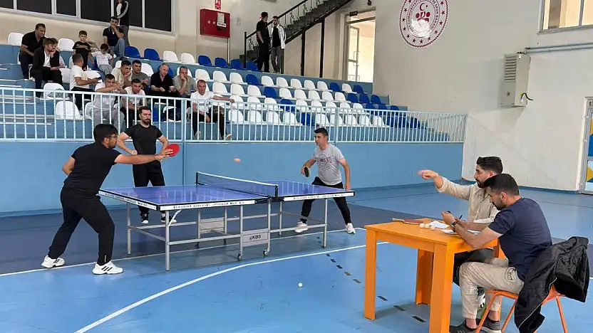 Eleşkirt'te yaz şenliklerinde satranç ve masa tenisi heyecanı