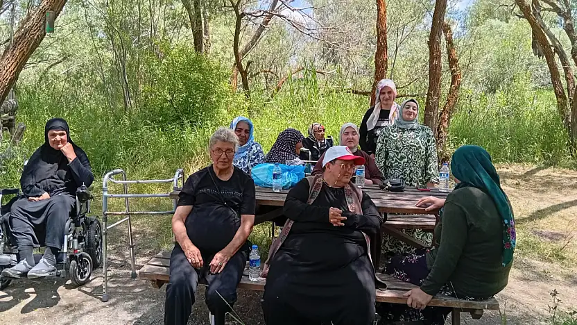 Engelsiz Yaşam Merkezi sakinleri doğayla iç içe piknikte buluştu