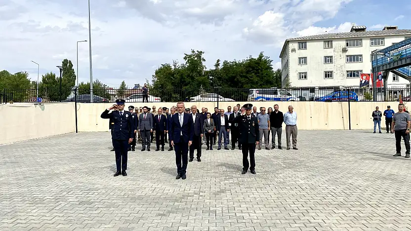 Hamur'da 30 Ağustos Zafer Bayramı'nın 104. yılı törenle kutlandı