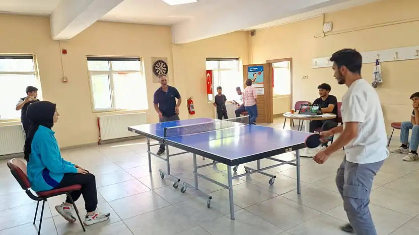 Hamur'da gençler, Zafer Bayramı'nı sporla kutladı