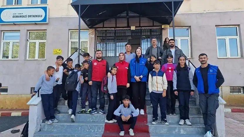 Hamur'da gönüllü gençlerden öğrencilere moral desteği