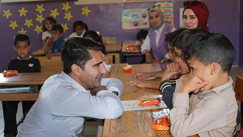Hamur'da karne heyecanı: Öğrenciler yaz tatiline uğurlandı