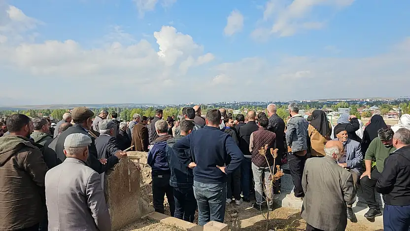 Hamur'daki kazada hayatını kaybeden 4 kişi gözyaşlarıyla toprağa verildi