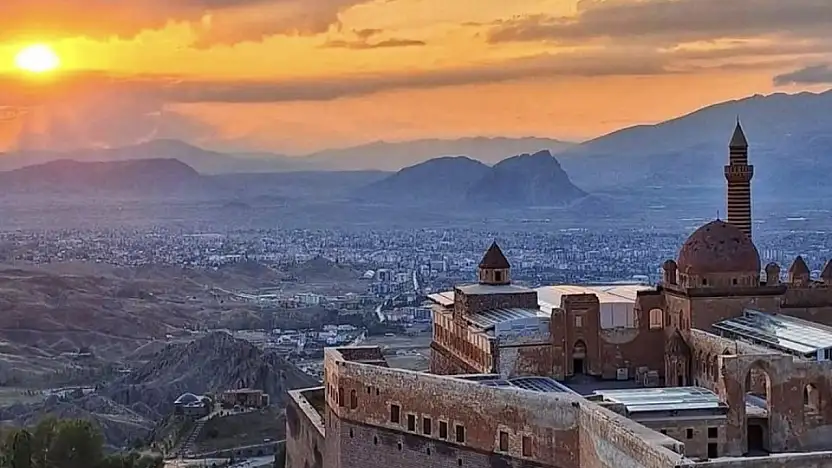 İshak Paşa Sarayı fotoğraf tutkunlarının yeni gözdesi oldu