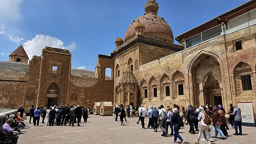 İshak Paşa Sarayı, ziyaretçilerini geçmişle buluşturuyor