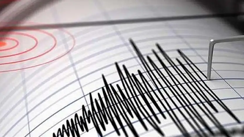 İstanbul'da 6.2 şiddetinde deprem! Halk panik halinde dışarı koştu