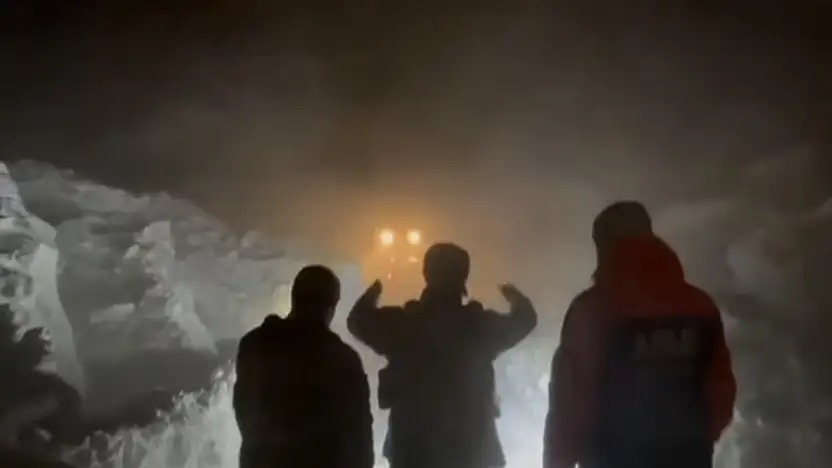 Kağızman–Ağrı yolunda ulaşım felç oldu, ekipler harekete geçti