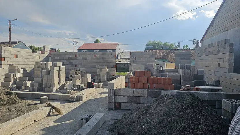 Kızılay Ağrı'da bir ailenin ev hayalini gerçeğe dönüştürüyor