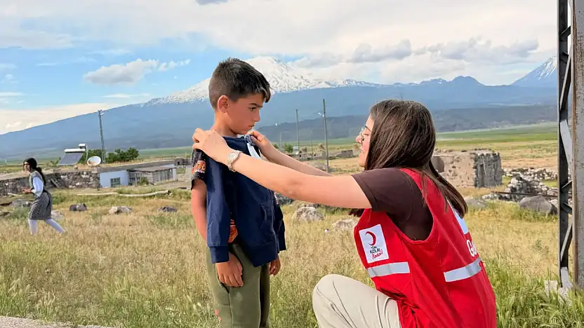Kızılay Aşağıtavla köyünde yüzleri güldürdü