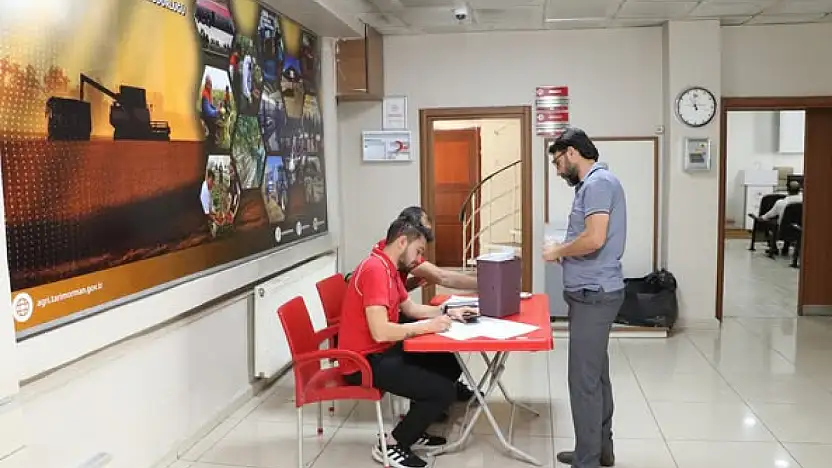 Kızılay'dan mobil hizmet: Ağrı Tarım ve Orman İl Müdürlüğü kamu çalışanları kan verdi