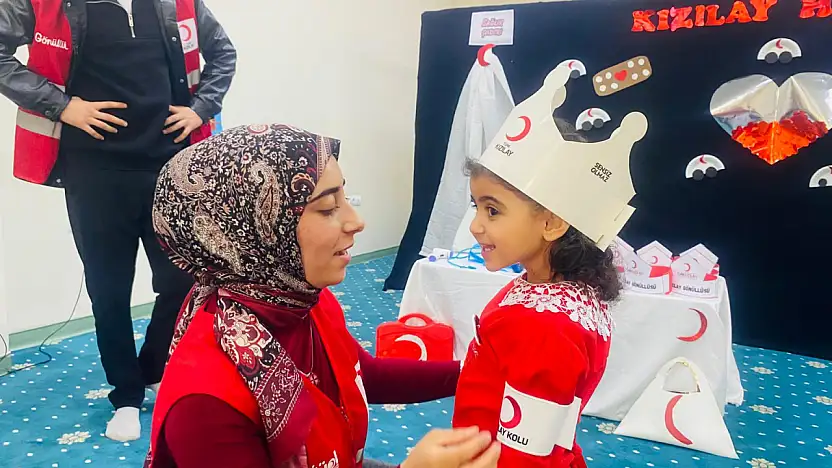 Kızılay gönüllüleri ADEM'de çocuklarla buluştu