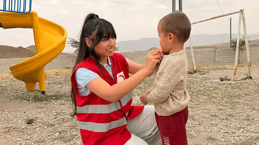 Kızılay gönüllüleri Binkaya Köyü'nde çocukların yüzünü güldürdü