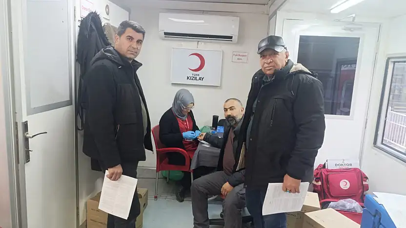 Kızılay kan bağış aracı cumartesi gününe kadar Doğubayazıt'ta