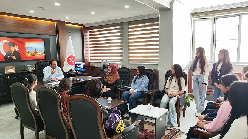 Liseli gençler Ağrı İl Müftüsü İlhan'ı ziyaret etti