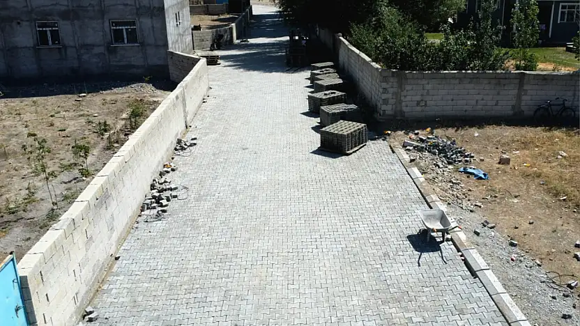 Mehmet Akif Ersoy Mahallesi'nde sokaklar parke taşıyla yenileniyor