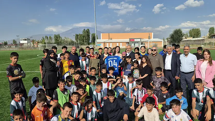 Milletvekili Kilerci Doğubayazıt'ta yaz spor okulundaki öğrencilerle buluştu