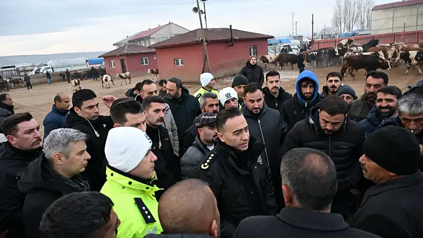 Müdür Önder, halkın nabzını hayvan borsasında tuttu