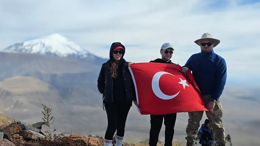 Pamuk Dağı'na çıktılar, Ağrı Dağı'na selam gönderdiler!