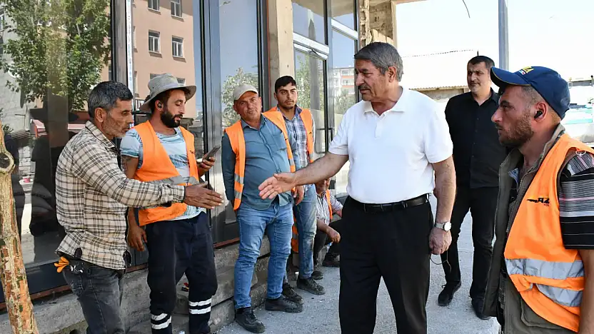 Patnos Cumhuriyet Caddesi sıcak asfalta hazırlanıyor