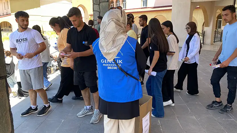 Patnos Gençlik Merkezinden anlamlı hareket: Kalemler köy okullarına
