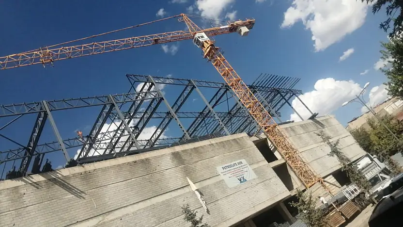 Patnos Life AVM inşaatı kaldığı yerden devam ediyor