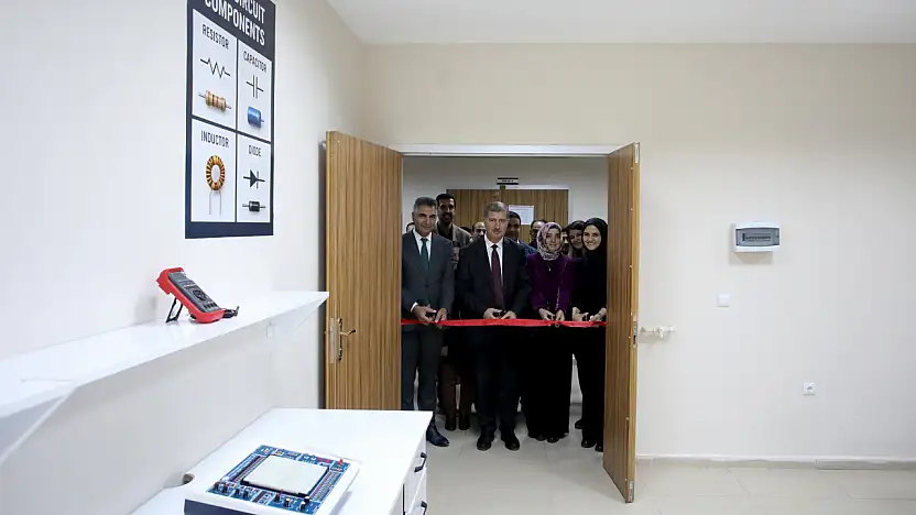 Patnos MYO'da yeni biyomedikal laboratuvar eğitime açıldı