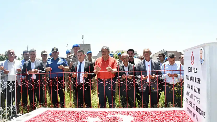 Patnos'ta 15 Temmuz şehitleri kabirleri başında dualarla anıldı