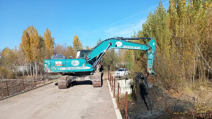 Patnos'ta Badişan Deresi'nde taşkın riskine karşı önlemler alınıyor