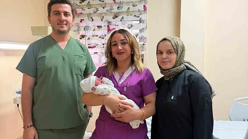 Patnos'ta bir ilk: İlk doğumu sezaryen olan Anne ikinci bebeğini normal doğumla kucağına aldı