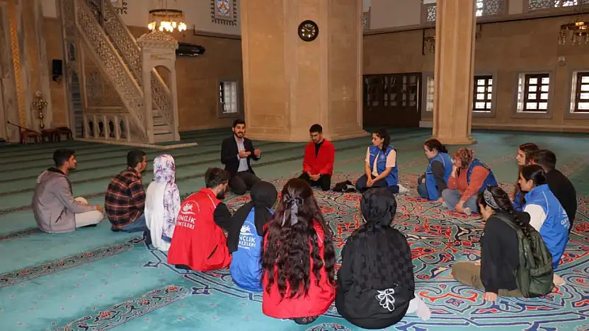 Patnos'ta gençlerle cami arasında gönül köprüsü kuruldu