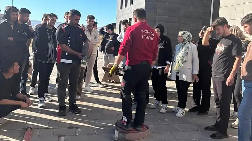 Patnos'ta itfaiyeden üniversitelilere hayat kurtaran eğitim