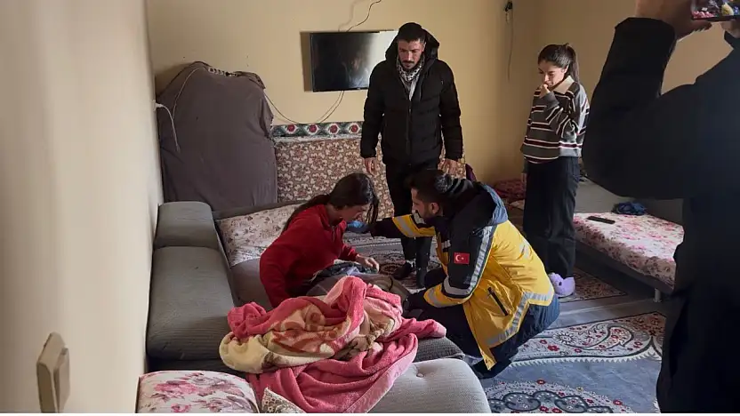 Patnos'ta kar ve tipi engel tanımadı, 15 yaşındaki genç hastaneye ulaştırıldı