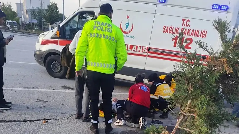 Patnos'ta kavşakta korkutan kaza: Otomobil bisikletli çocuğa çarptı!