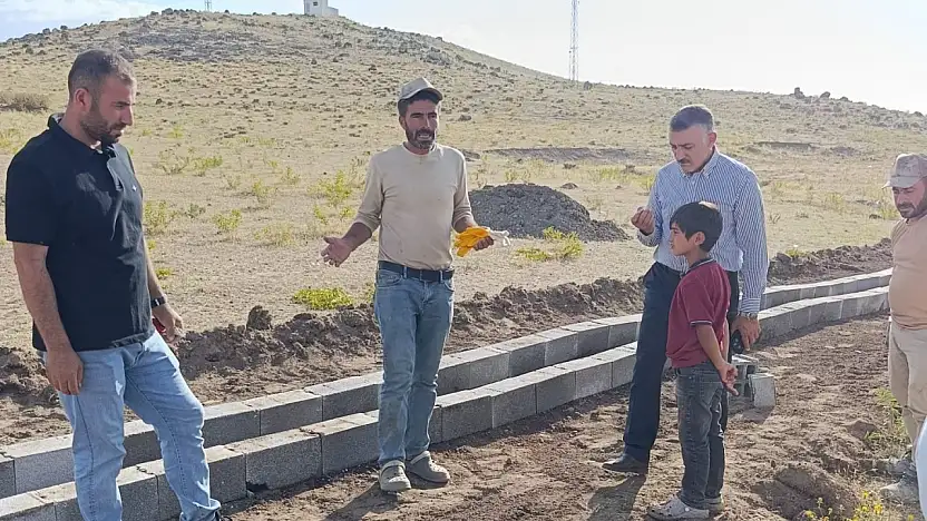 Patnos'ta müdür okul okul geziyor! Şantiye işçisi gibi inşaatlarda bekliyor