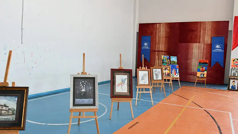 Patnos'ta öğrencilerin el emeği göz nuru eserleri sergilendi
