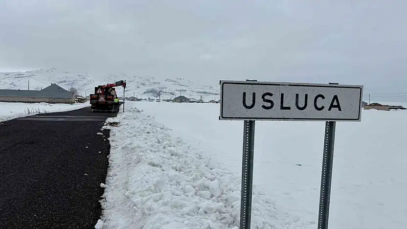 Patnos'ta trafik levhaları yenileniyor