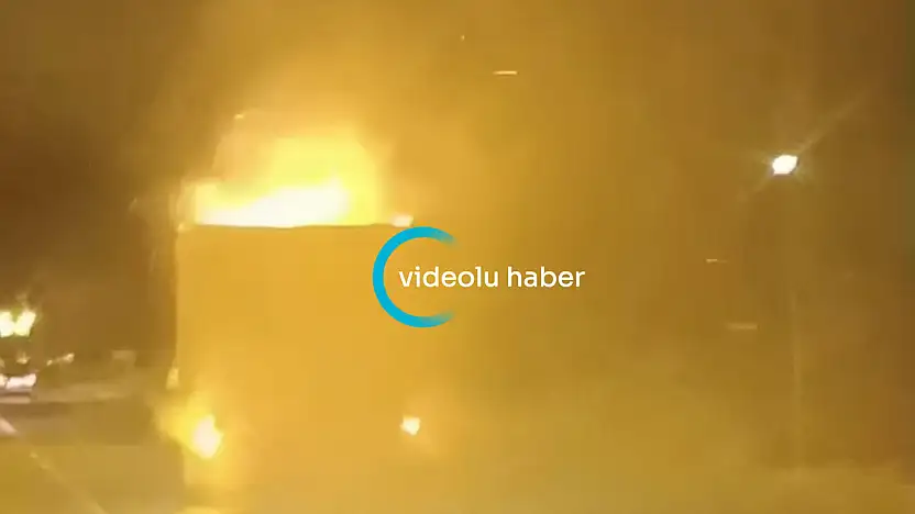 Patnos'ta trafikte alev alan kamyon durmadan ilerledi