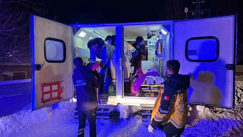 Patnos'ta zamanla yarış: Paletli ambulans 40 günlük bebek için yola çıktı