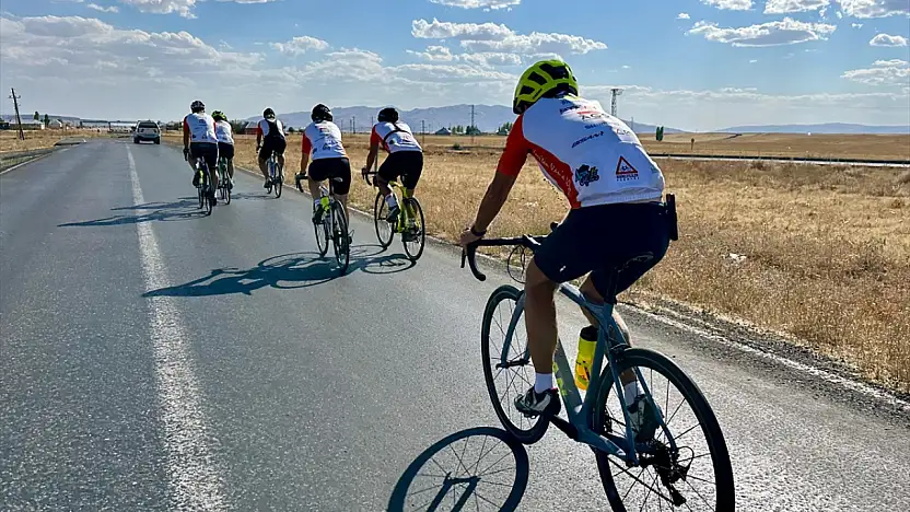 Patnos'tan Tatvan'a gönüllülerden eğitime pedal desteği