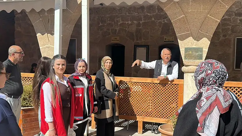 Patnos'tan Van'a uzanan sevgi dolu moral gezisi