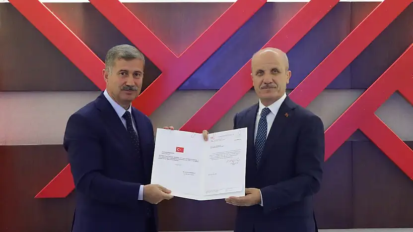 Rektör Gülçin'e rektörlük mazbatası teslim edildi
