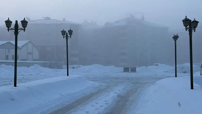 Sabahın erken saatlerinde Ağrı dondu
