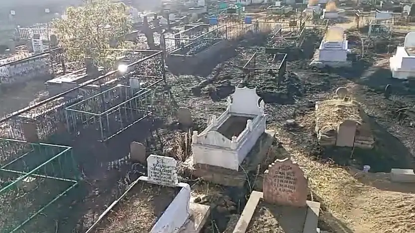 Sanayi Sitesi karşısındaki mezarlıkta yangın paniği