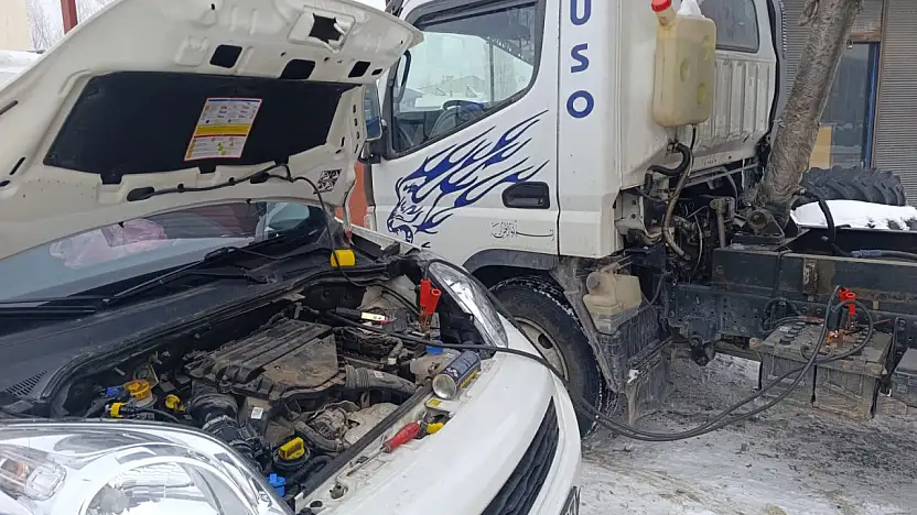 Sibirya soğukları Ağrı'da sürücüleri yolda bıraktı