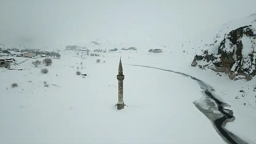 Sis ve buz Yazıcı Barajı'nı sardı